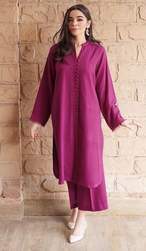 Plain Suit Designs Indian Style, Plain Suit Designs Indian, Dress Design Pakistani, Latest Dress Design, Simple Kurta Designs, Pakistani Fashion Casual, Stylish Short Dresses, Bollywood Outfits, Pakistani Fancy Dresses