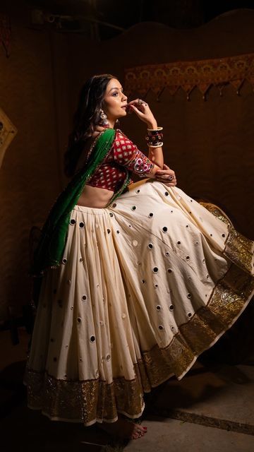 White Chaniya Choli For Navratri, White Chaniya Choli, White Chaniya, Chaniya Choli For Navratri, Mirror Lehenga, Choli For Navratri, Garba Chaniya Choli, Dandiya Dress, Navratri Lehenga