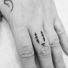 Princess Mononoke Tattoo, Tatuaje Studio Ghibli, Dragons Tattoo, Ghibli Tattoo, Hand And Finger Tattoos, Tattoo Zeichnungen, Inspiration Tattoos, Tattoos Geometric, Face Tattoos