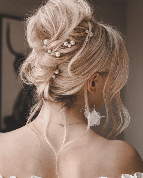 Bridal hair inspo! Please tell me below which one is your fav 1,2,3,4,5,6,7,8,9,10 Also don’t forget to save x #hairinspo #weddinghairstyles #bridalhair #bridalhairstyle #weddinginspo #taurangaweddings #nzhairstylist Updo Pearls, Wedding Hair Accessories Updo, Classic Wedding Hairstyles, Pearl Hair Accessories, French Twist Updo, Classic Wedding Hair, Simple Elegant Wedding, Messy Updo, Bridal Hair Updo