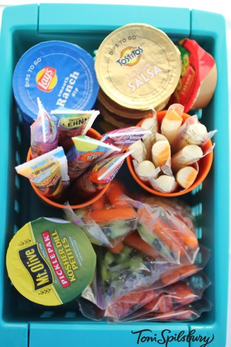 cold road trip snacks (for the cooler! Perfect for our trip at the end of July!) Snacks Road Trip, Boat Snacks, Trip Snacks, Road Trip Food, Snack Organizer, Road Trip Snacks, Float Trip, Travel Snacks, Festival Camping