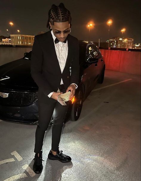 Homecoming Ideas For Men, Silver And Black Prom Suit, Prom Suit Ideas For Black Men, Prom Suits Black Men, Prom Ideas Men, Prom For Men, Prom Suits For Men Black, Prom Fits Men, Black Prom Suit