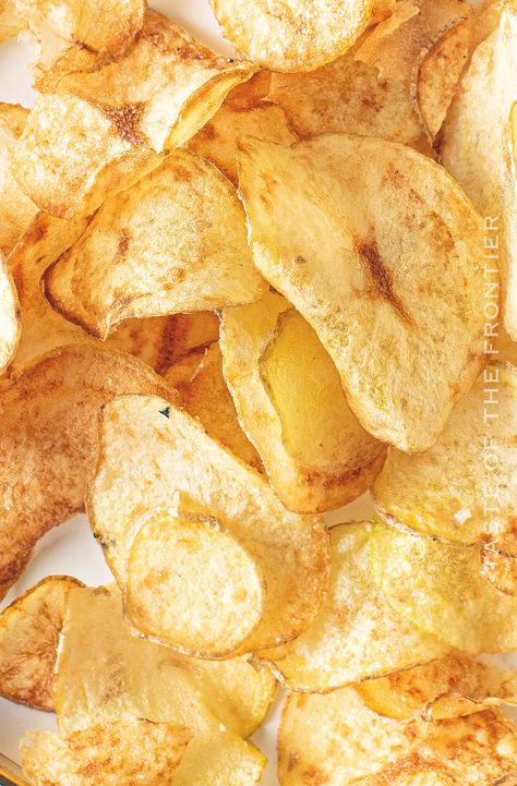 Air Fryer Potato Chips are a great way to enjoy your favorite snack. The air fryer allows you to make chips in a healthy, fast, and easy way. Egg Chips, Homemade Potato Chips Recipe, Salt And Vinegar Chips, Air Fryer Chips, Veggie Dip Recipe, Air Fryer Potato Chips, Vinegar Chips, Fried Potato Chips, Potato Chip Recipes