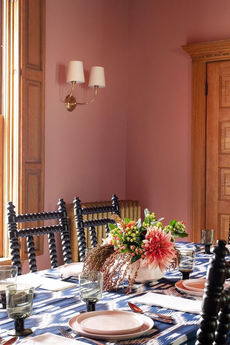 Light Red Dining Room, Dark Pink Dining Room, Pink Wall Dining Room, Pink Dinning Room, Dusty Pink Dining Room, Pink Dining Room Walls, Salmon Dining Room, Blush Pink Dining Room, Red Dining Room Ideas