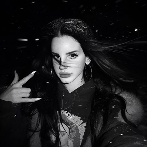 lana del rey icon⭐🦋 Lana Del Rey Pictures, Love Lana Del Rey, Fall Photo Shoot Outfits, Lana Del Rey Love, Lana Rey, Elizabeth Grant, Lana Del Ray, Adriana Lima, Fav Celebs