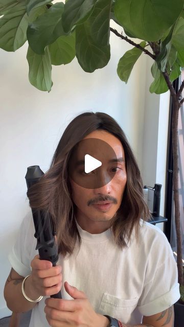 Anh Co Tran on Instagram: "Back by popular demand 😆✌🏼. Keanu (my alter ego) is going to show you how to do some Lived-In Waves with the 1.5” curling iron from #anhxsultracollection @sultrabeauty.  Enjoy 💋😘  Wig from @extensionology   #livedinhair #hairtutorial #curlingiron #livedinwaves #anhcotran" Anh Co Tran Hair, Anh Co Tran, Wavy Hairstyles Tutorial, My Alter Ego, Curling Iron, Alter Ego, Beauty Hair, Wavy Hair, Hair Tutorial