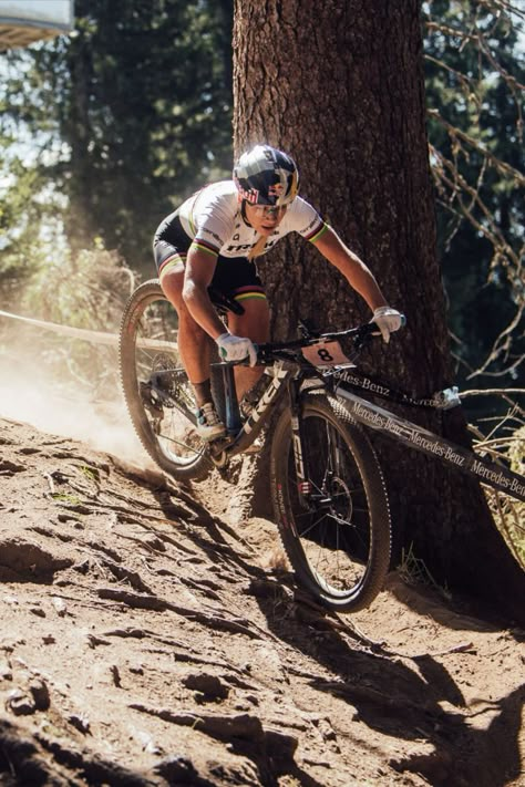 Cross Country Mountain Bike, Bmx Cycles, Cross Country Bike, Cycling Inspiration, Girls On Bikes, Bike Girl, Bike Racing, Out Of The Woods, Bicycle Race