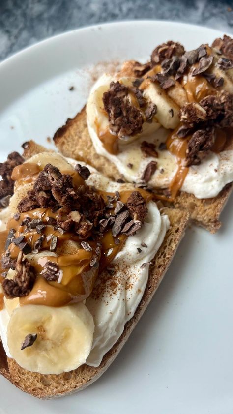 Chocolate, peanut butter, banana yogurt toast😍 Such a delicious combo and the best breakfast for #toasttuesday ✨ #whatsonmyplate: toasted … | Instagram Peanut Butter And Banana Toast, Sweet Toast Ideas, Toast Meals, Breakfast Ideas Bread, Breakfast With Bananas, Saturday Breakfast Ideas, Healthy Toast Ideas, Breakfast With Yogurt, Peanut Butter Banana Toast