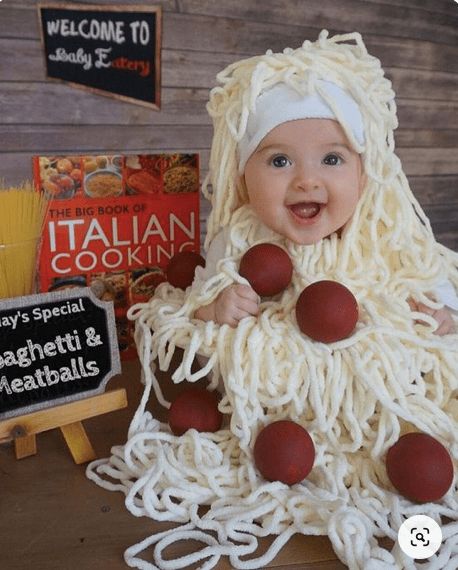 35 Adorable DIY Baby Halloween Costumes - Just Simply Mom Meatball Costume, Diy Baby Halloween Costumes, Kostum Halloween, Newborn Halloween Costumes, Newborn Halloween, Baby Kostüm, Halloween Costumes For 3