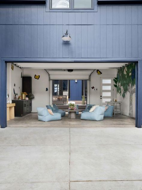 Home Garage Office, Office Space In Garage Ideas, Garage Gym Office Combo, Multi Purpose Garage Ideas, Garage Seating Ideas, Beachy Garage, Garage Sitting Area, Garage Seating, Garage Office Ideas