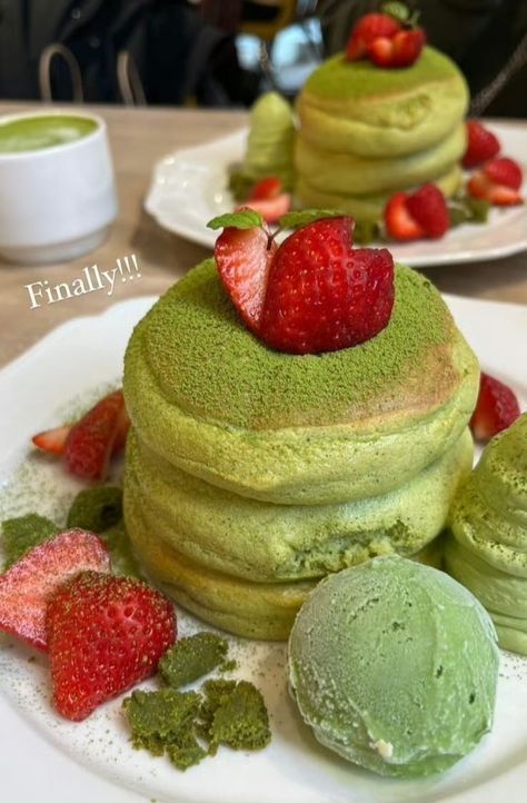 Macha Desserts, Strawberry Matcha, Matcha Dessert, Matcha Cake, Delicacy Food, Food Therapy, Healthy Sweets Recipes, Food Drinks Dessert, Greens Recipe