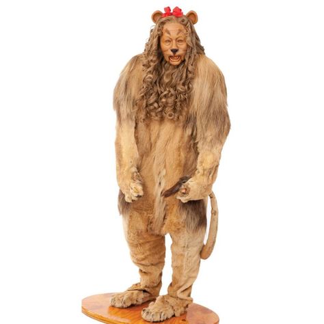 The Cowardly Lion costume. Photo: BonhamsThe Cowardly Lion costume worn by actor Bert Lahr in the 1939 classic The Wizard of Oz was sold today at Bonhams for $3,077,000 (over 3 milllion $) Mens Lion Costume, Cowardly Lion Costume, The Cowardly Lion, Wizard Of Oz Characters, Wizard Of Oz 1939, Lion Costume, Cowardly Lion, Hollywood Costume, Male Lion