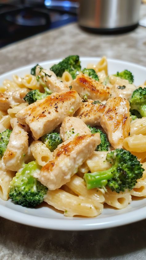 Creamy Chicken and Broccoli Pasta Easy Chicken With Broccoli Recipes, Easy Chicken Broccoli Pasta, Creamy Chicken And Broccoli Pasta, Broccoli Chicken Pasta, Chicken Broccoli Ziti, Chicken Broccoli Pasta Recipes, Creamy Chicken And Broccoli, Chicken And Broccoli Pasta, Chicken Linguine