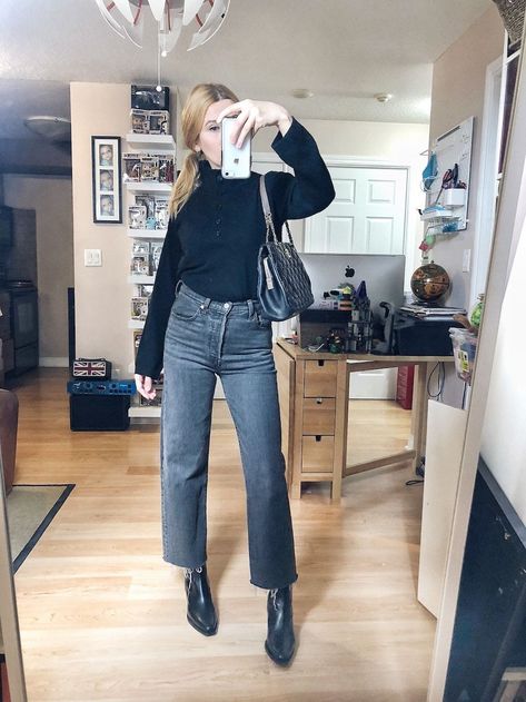 Levi’s Ribcage Straight Jeans Outfit, 90s Straight Leg Jeans Outfit, Everlane Boots, White Blouse Jeans, Thrifting Outfits, Flare Leggings Outfit, Boots Chanel, Cardigan Jeans, Levi's Ribcage