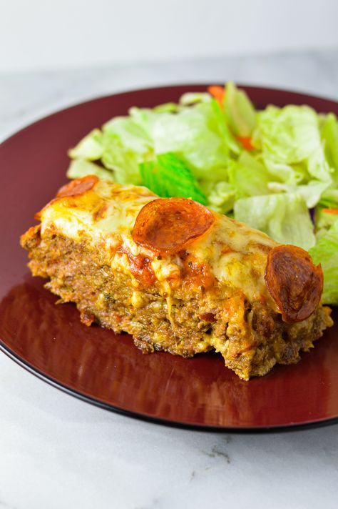 Pepperoni Pizza Meatloaf | A Taste of Madness Pizza Meatloaf Recipe, Ground Beef Potato Casserole, Pizza Meatloaf, Meatloaf Ingredients, Ground Beef And Potatoes, Easy Meatloaf, Baked Macaroni, Beef Casserole, Meatloaf Recipes