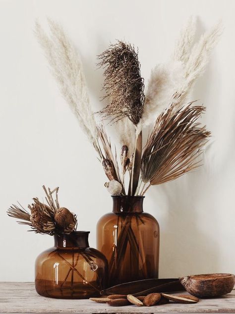 Fluffy dried pampas grass interior decor that you will fall in love with. Bohemian interior decor. Bohemian bedroom decor. Boho living room decor. Tall Glass Vases, Tall Glass Vase, Large Glass Vase, Dried Plants, H&m Home, Deco Floral, Boho Living Room, Pampas Grass, Zara Home