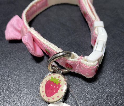 Dog Collar Aesthetic, Mother Garden Strawberry, Collar Aesthetic, Garden Strawberry, Mother Garden, Hello Kitty Videos, Pet Spaces, Tiny Clothes, Animal Room