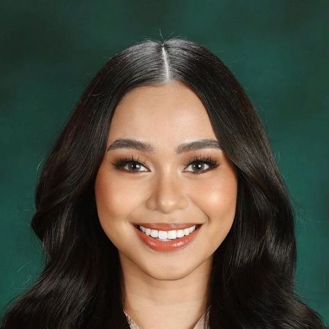 Graduation Picture Looks Makeup, Grad Pictorial Makeup, Makeup Looks For Graduation Pictures, Morena Makeup Filipina Graduation, Senior Makeup Ideas Photo Shoot, Graduation Pic Makeup, Graduation Makeup Ideas Simple, Graduation Picture Makeup, Natural Graduation Makeup