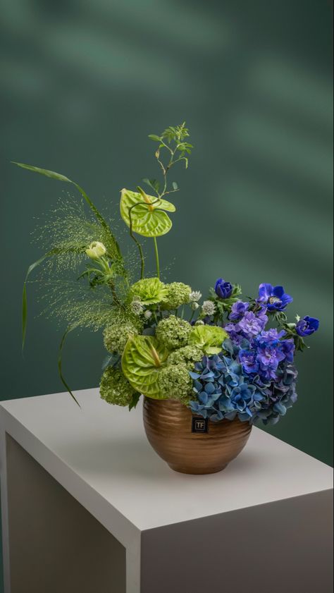 Round Vase Arrangements, Blue Green Orange Flower Arrangement, Blue And Green Floral Arrangements, Anthurium Arrangement, Hospital Flowers, Blue Flower Arrangements, Floristry Design, Blue Flower Wallpaper, Blue Wedding Inspiration