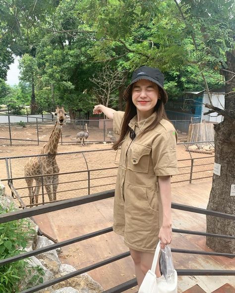 Bangkok Outfit, Zoo Outfit, Mode Ulzzang, Fashion Top Outfits, Fashion Photography Poses, Foto Ideas Instagram, Girls World, The Zoo, Girl Gang