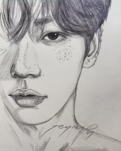 Soobin Drawing Easy, Kpop Idols Drawing Pencil, Jake Enhypen Drawing Sketch, Txt Easy Drawing, Kpop Drawings Txt, Soobin Drawing Pencil, Txt Drawings Pencil, Soobin Sketch, Yeonjun Drawing Pencil