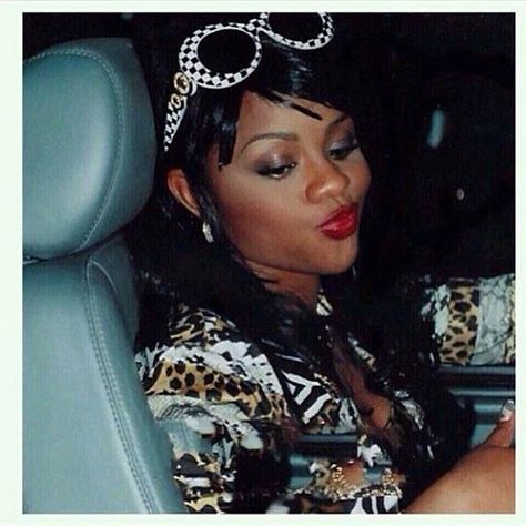 Lil Kim 1996, Lil Kim 90s, Black Pinup, Lil Kim, Barbie Fashionista, Daily Pictures, Female Rappers, Black Halloween, In Car