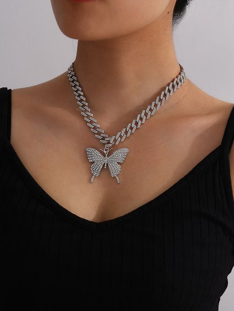 Gold Butterfly Jewelry, Bff Jewelry, Cuban Link Necklace, Necklaces Chain, Expensive Jewelry Luxury, Bling Necklace, Jewelry Accessories Ideas, Charm Chain, Butterfly Jewelry