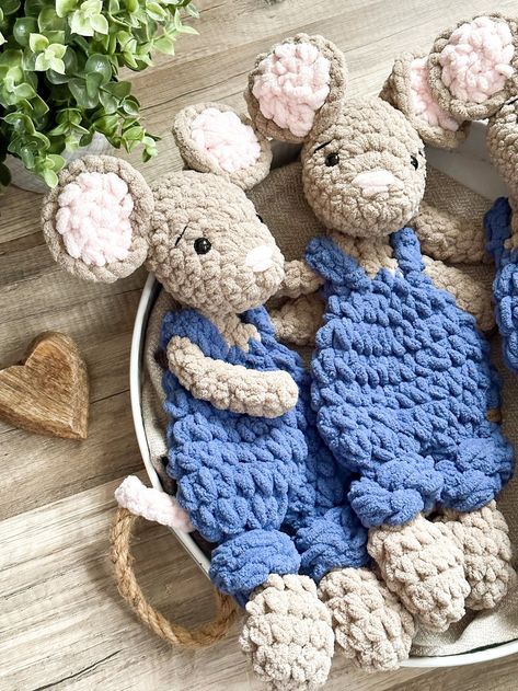 Crochet Dreams: Patterns for Imaginative Kids' Toy Creations Mouse A Cookie, Amigurumi For Beginners, Cute Overalls, Crochet Lovey, Easy Crochet Animals, Crochet Animal Amigurumi, Crochet Mouse, Mouse Toy, Crochet Baby Toys