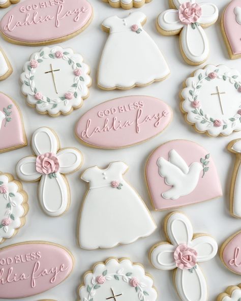 First Communion Cookies Decorated, Confirmation Cookies, Baptism Desserts, Baby Dedication Party, Christening Cookies, Vintage Oven, Recuerdos Primera Comunion Ideas, Cookie Glaze, Baptism Cookies