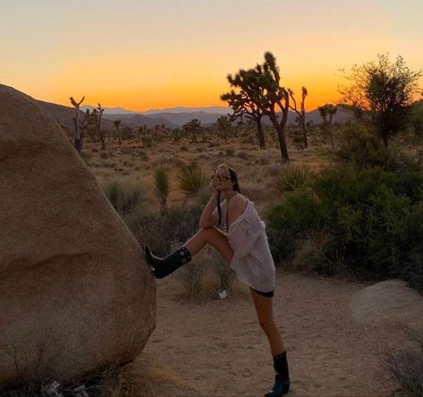 Isabel May, Palm Springs Aesthetic, Arizona Aesthetic, Desert Photoshoot, Botas Western, Desert Aesthetic, Desert Dream, Cowgirl Aesthetic, Desert Vibes