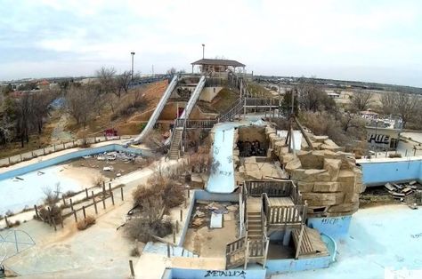 Drone Captures Creepy Images of Abandoned West Texas Waterpark Abandoned Haunted Places, Abandoned Water Parks, Odessa Texas, Abandoned Theme Parks, Water World, Texas Places, Abandoned Things, Forgotten Places, Creepy Images