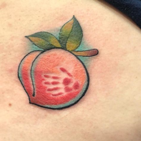 Peach Tattoo | Tattoo Ideas and Inspiration Emoji Tattoo, Peach Tattoo, Fruit Tattoo, Surreal Tattoo, Cactus Tattoo, Tatuaje A Color, Modern Tattoos, American Traditional Tattoo, School Tattoo