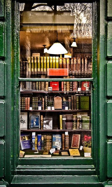 book heaven on Bloomsbury Street , I want to be here right this moment ....!!!!! Pc Inspiration, Library Aesthetic, Cs Lewis, Brain Damage, Book Nook, Book Store, Book Nooks, Old Books, Library Books