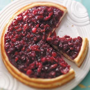 Cranberry-Topped Cheesecake--Matt wants to make this.  He's decided to become an expert in the one dessert I don't like (cheesecake)! Fresh Cranberry Recipes, Cheesecake Topping, Cranberry Cheesecake, Fresh Cranberry, Cranberry Cream Cheese, Cranberry Cheese, Cranberry Recipes, Vanilla Cookies, Potluck Recipes