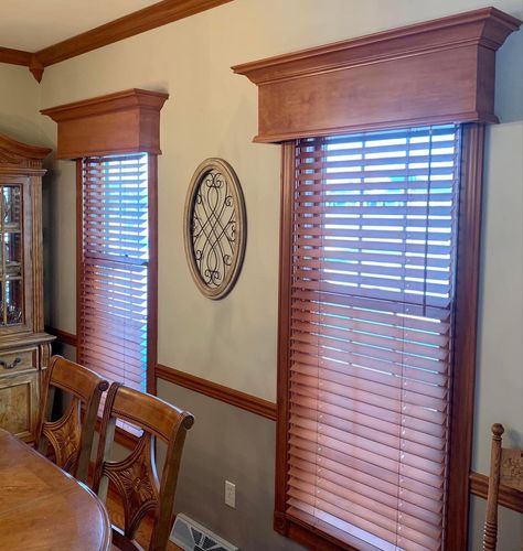 Wood Blinds With Valance, Wooden Window Valance Ideas, Window Cornices Wooden, Wood Valence, Wooden Window Valance, Cornice Boards Window Treatments, Wooden Valance, Modern Valances, Vintage Renovation