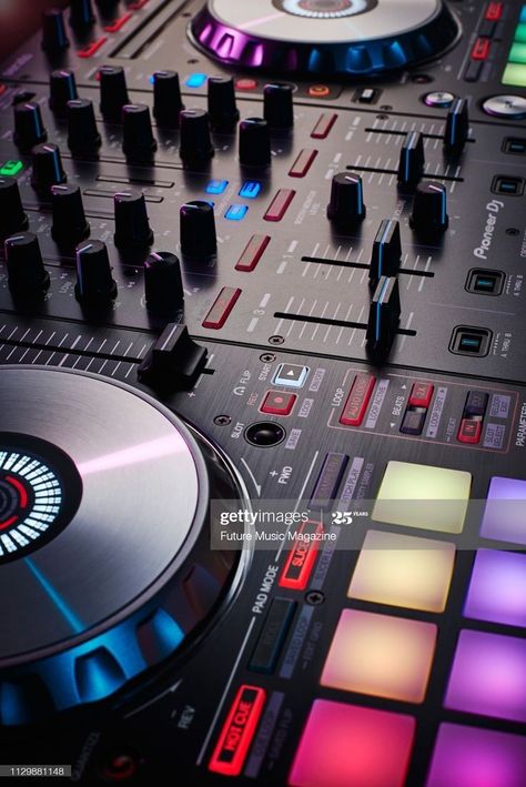 Dj Photos Dj Setup, Pioneer Dj Controller, Pioneer Ddj, Dj Photo, Mixer Dj, Iphone Wallpaper Music, Dj Logo, Dj Controller, Dj Photos