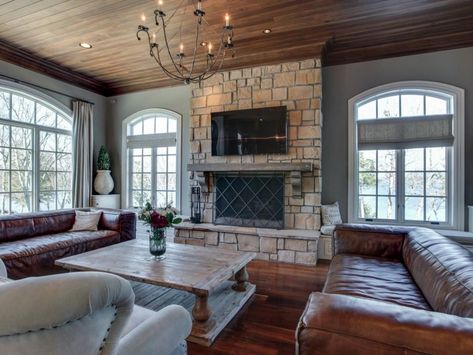 Kelly Clarkson Selling Hendersonville House | POPSUGAR Home Photo 12 Country Style Living Room, Purple Living Room, Greek Revival Home, Kelly Clarkson Home, Living Room Photos, Mansions For Sale, Lakefront Homes, Hello Lovely, Farmhouse Sink Kitchen