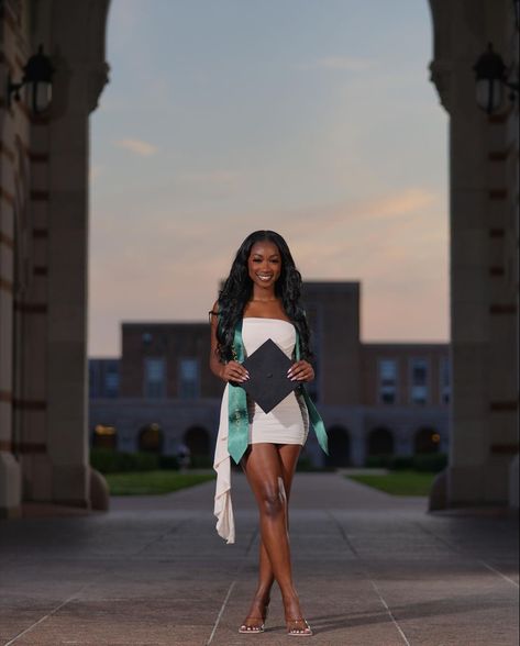 Senior Portraits Ideas Black Women, After Graduation Pictures, High School Graduation Inspo Pics, Uncg Grad Pics, College Grad Pics Black Women, Photo Shoot Ideas Graduation, Outside Graduation Photoshoot, Elegant Senior Picture Ideas, Graduation Pics High School