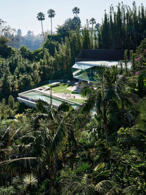 Conner + Perry Architects has completed additions to the site surrounding John Lautner's Sheats-Goldstein residence. Goldstein Residence, Hollywood Tower, John Lautner, Renovation Architecture, James Turrell, Outer Design, Concrete Stairs, Midcentury Home, Mid Century Architecture