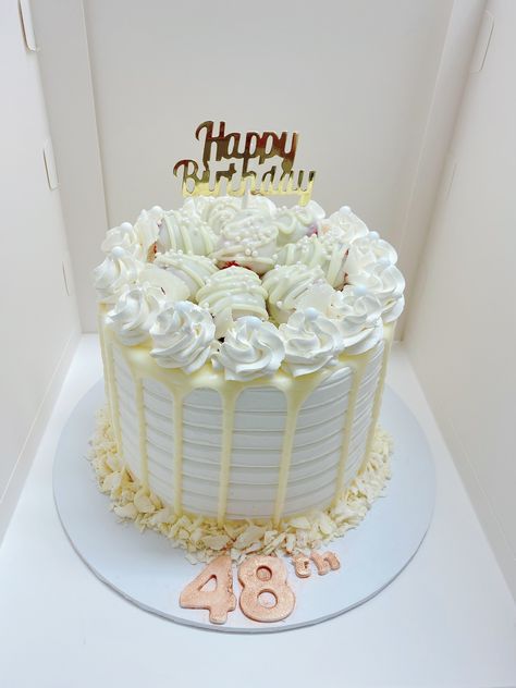 Cake With Money Inside, Cake With Money, White Chocolate Cake, White Chocolate, Chocolate Cake, Diaper Cake, Money, Cake, White