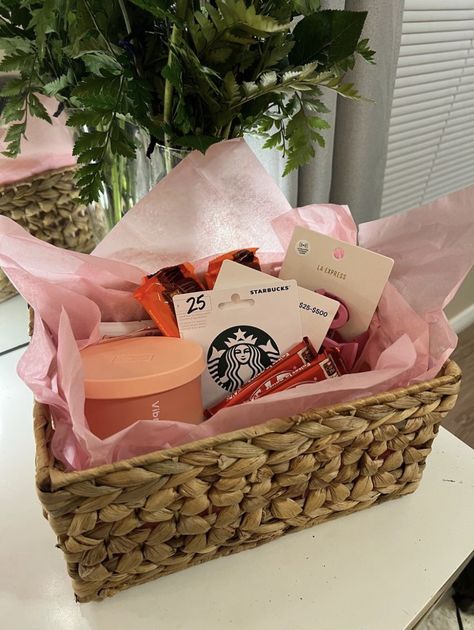 #gift #pink #girly #starbucks Sephora Gift Basket Ideas, Friendmas Gift Ideas, Pink Christmas Basket Ideas, Pink Theme Gift Basket, Goodie Bag Ideas For Adults Work, Pick Me Up Gift Ideas For Friends, Pink Basket Gift Ideas, Christmas Present Ideas For Friends, Starbucks Gift Ideas