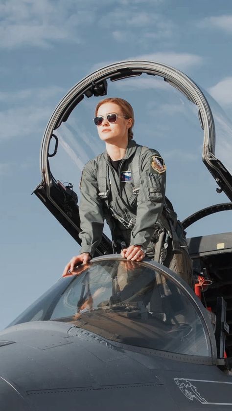 Female Fighter Pilot, Captain Marvel Movie, Kapten Marvel, Captain Marvel Costume, Thor X Loki, Carol Danvers, Female Pilot, Female Fighter, Marvel Shirt