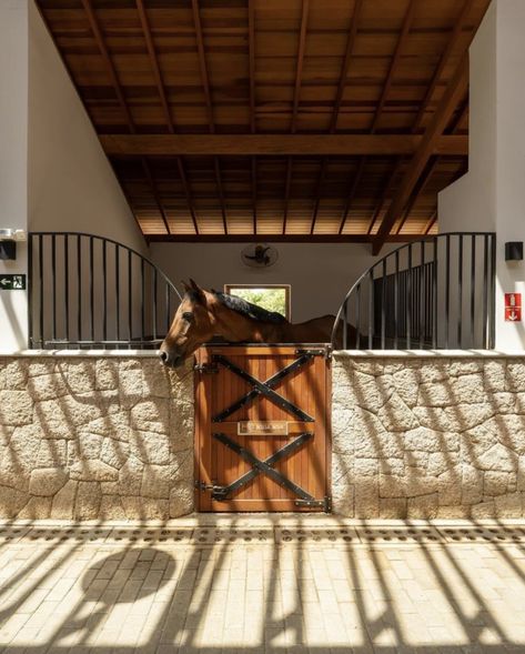 Italian Horse Stable, Modern Stables Horses, Stables Interior, Stable Inspiration, Small Stable, Equestrian Stables, Equestrian Property, Stable Style, Horse Barn Ideas Stables