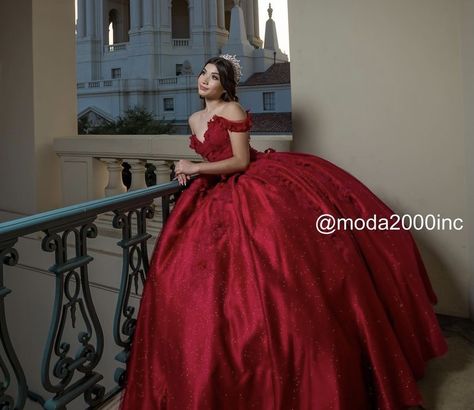 Cherry Red Quinceanera Dresses, Wine Red Quinceanera Dresses, Dark Red Quinceanera Dresses, Burgundy Quinceanera, Red Quinceanera Dress, Red Quinceanera Ideas, Burgundy Quinceanera Dresses, Quince Pictures, Quinceanera Pictures