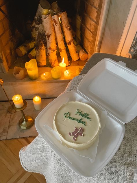 December Cake, Lunch Box Cake, Cake Candles, Winter Cake, Bento Cake, Hello December, Winter Photo, Hello Winter, Box Cake