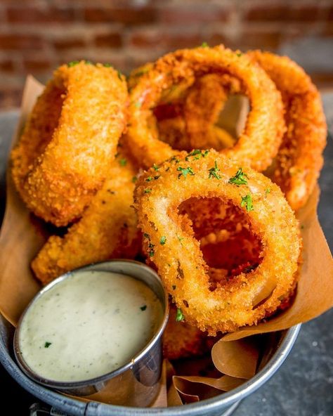 Onion Ring Photography, Onion Rings Photography, Onion Rings Aesthetic, Buttermilk Onion Rings, Onions Rings, Onion Ring, Roast Fish, Sweet Onions, Buttermilk Ranch