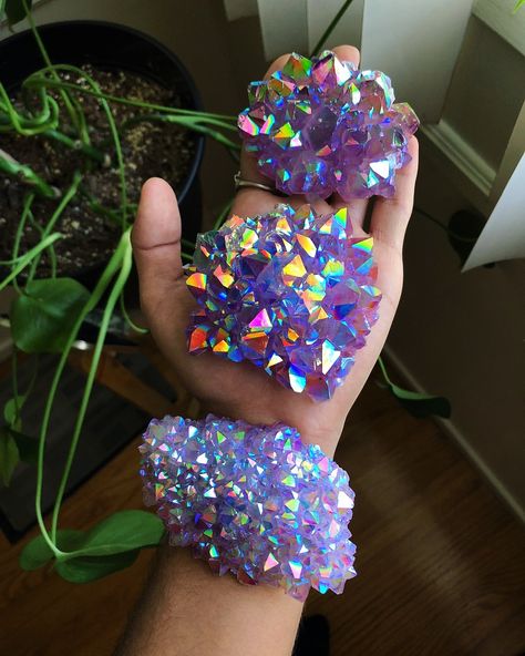 Nate on Instagram: “It’s has been the absolute worst week for me. I’ve been so damn sick I barely could get out of bed without feeling faint. I literally had…” Raw Amethyst Ring, Aura Quartz Cluster, Rainbow Aura Quartz, Loving Energy, Crystal Angel, Crystal Display, Rainbow Aura, Boho Crystal, Spirit Quartz