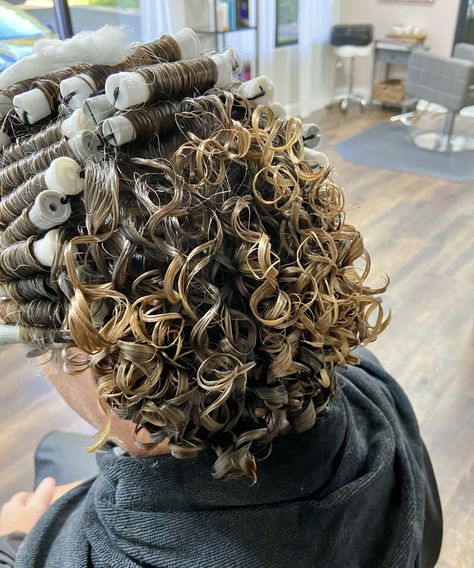 Hair Perms, New Perm, Short Permed Hair, Short Hair Ponytail, Bounce Curl, Hair Perm, Diy Haircut, Perm Rods, Midlength Haircuts