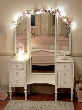 I have this exact vanity that dad refurbished for me. Should I paint it antique white and put it in Hannah's Room? @desiderata_jade Commode Shabby Chic, Chic Vanity, Muebles Shabby Chic, Shabby Chic Vanity, Shabby Chic Decor Bedroom, Cottage Shabby Chic, Chic Bedroom Decor, Shabby Chic Room, Shabby Chic Dresser