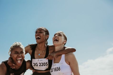 How Mindfulness is Showing up at the Olympic Games - Mindful || From Simone Biles to Tom Daley, here are some of the ways mindfulness is taking center stage at the Tokyo 2020 Olympic Games. https://www.mindful.org/how-mindfulness-is-showing-up-at-the-olympic-games/ Adidas Runners, Running Photos, Female Runner, Team Success, Coach Sportif, 2020 Olympics, Tom Daley, Simone Biles, Olympic Athletes